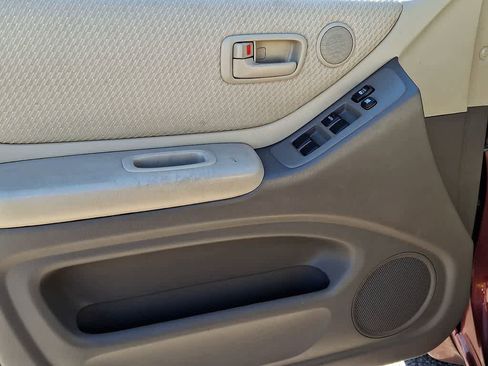 Used 2007 Toyota Highlander w/ 3rd Row image 12