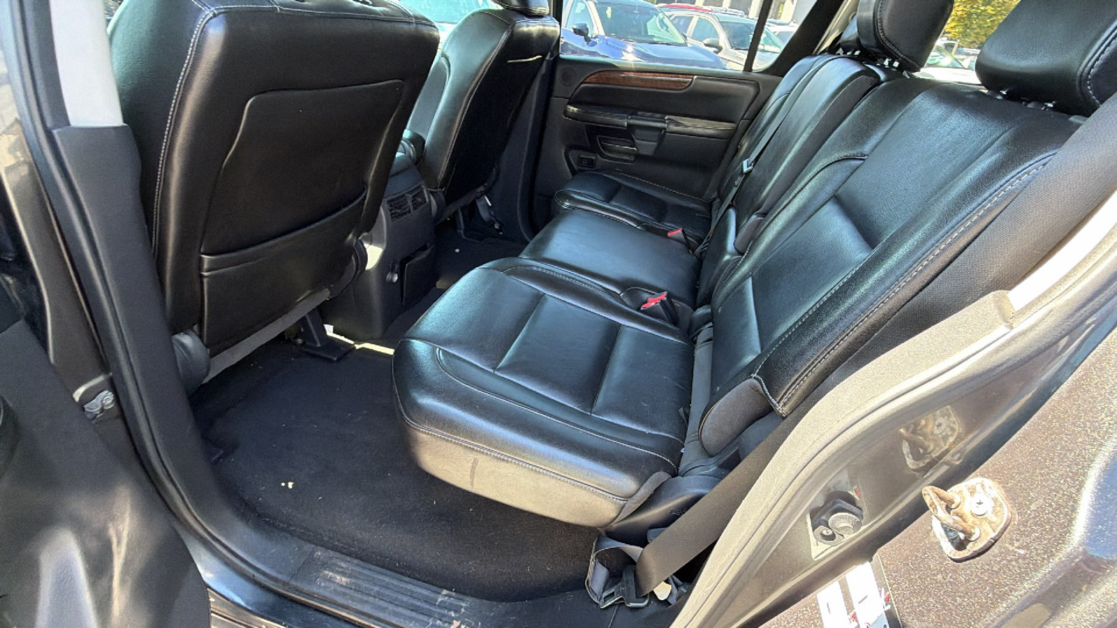 Used 2010 Nissan Armada Titanium AWD/4WD image 24