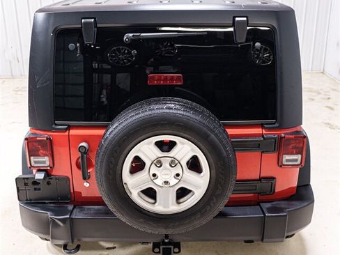 Used 2015 Jeep Wrangler Unlimited Sport w/ Connectivity Group AWD/4WD image 7