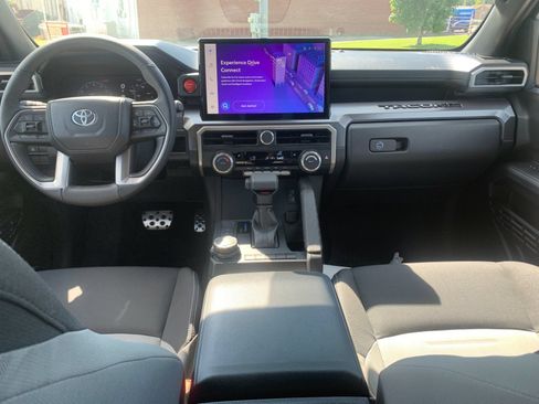 Used 2025 Toyota Tacoma TRD Sport AWD/4WD image 17