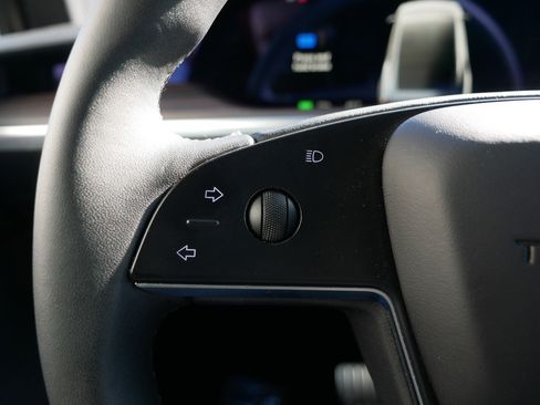 Used 2024 Tesla Model X image 31