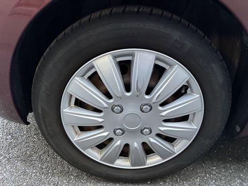 Used 2009 Toyota Yaris 4-Door Hatchback image 16