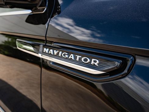 Used 2024 Lincoln Navigator Reserve AWD/4WD image 16