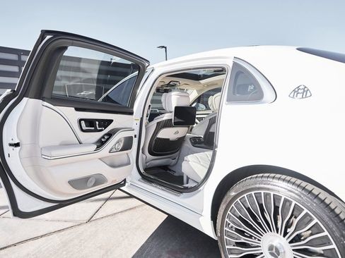 Used 2025 Mercedes-Benz Maybach S 680 4MATIC image 30