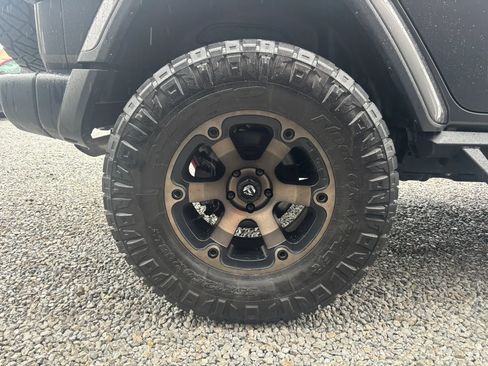 Used 2019 Jeep Wrangler Unlimited Sahara AWD/4WD image 7