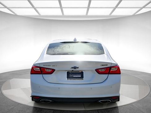 Used 2018 Chevrolet Malibu Premier w/ Premier Sun and Wheel Package FWD image 3