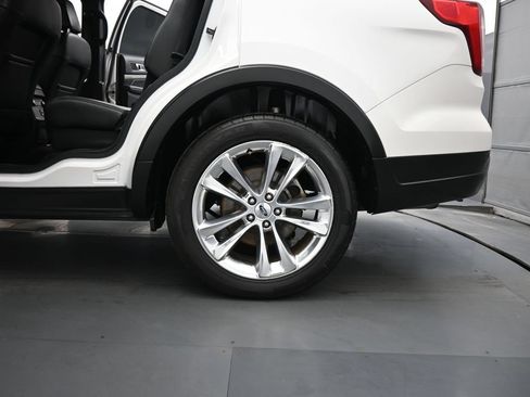 Used 2018 Ford Explorer XLT w/ Equipment Group 202A FWD image 20