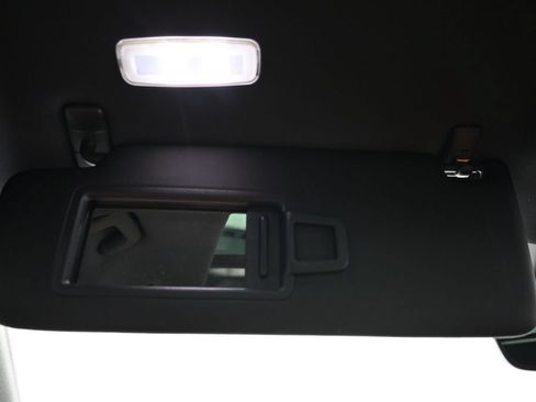 Certified 2024 Porsche Macan AWD/4WD image 25