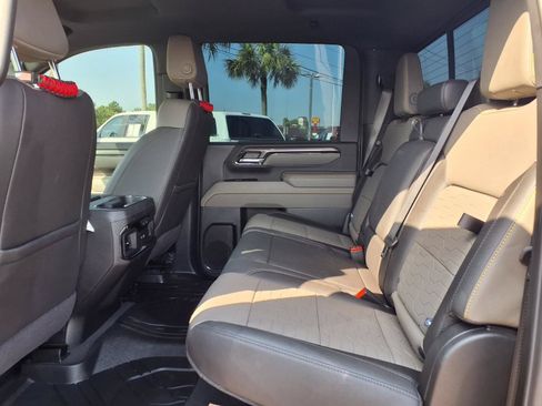 Used 2025 Chevrolet Silverado 2500 ZR2 w/ Technology Package AWD/4WD image 24