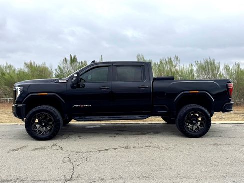 Used 2024 GMC Sierra 2500 AT4 w/ AT4 Preferred Package image 10
