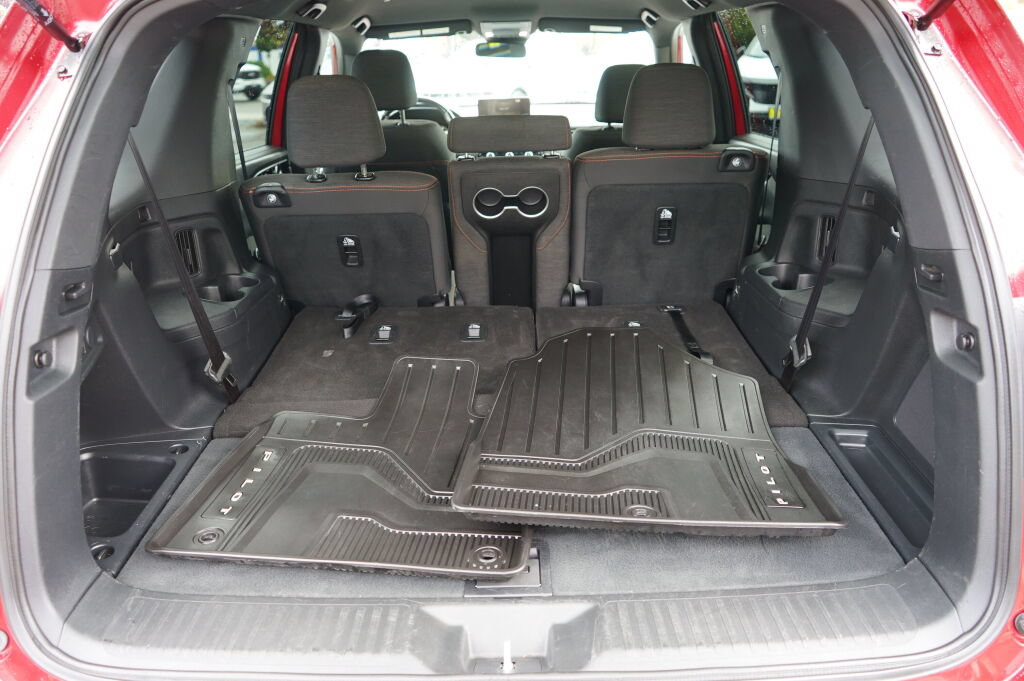 Used 2025 Honda Pilot Sport image 9