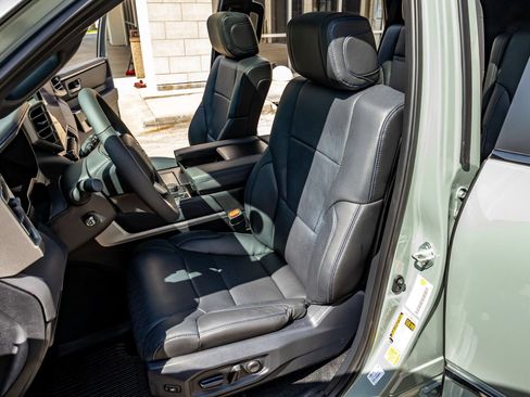Used 2026 Toyota Sequoia Platinum AWD/4WD image 31