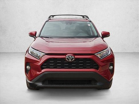 Used 2019 Toyota RAV4 XLE w/ Convenience Package FWD image 2