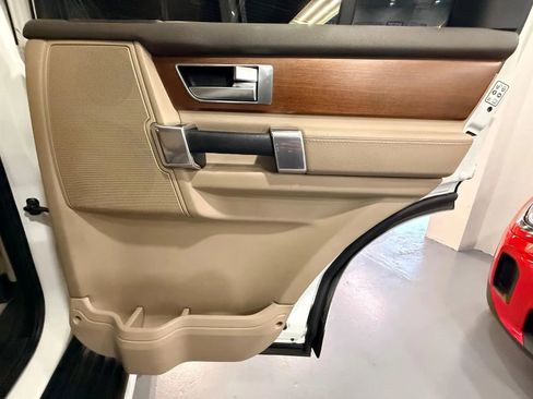 Used 2016 Land Rover LR4 image 33
