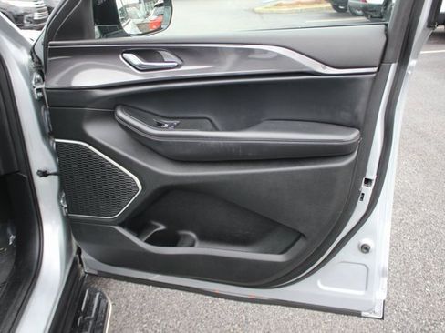 Used 2021 Jeep Grand Cherokee L Laredo image 33