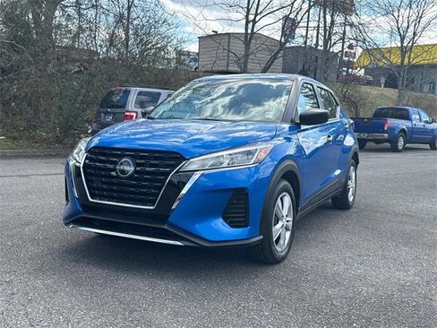 Certified 2025 Nissan Kicks Play S image 9