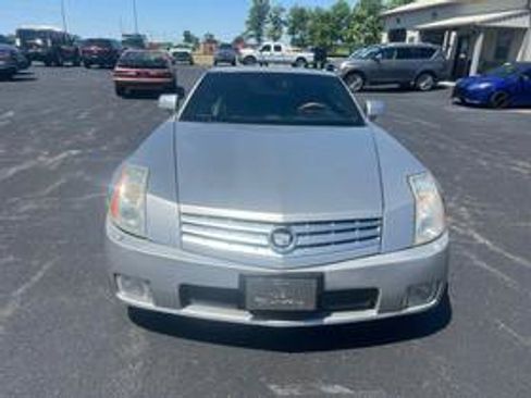 Used 2006 Cadillac XLR RWD image 2