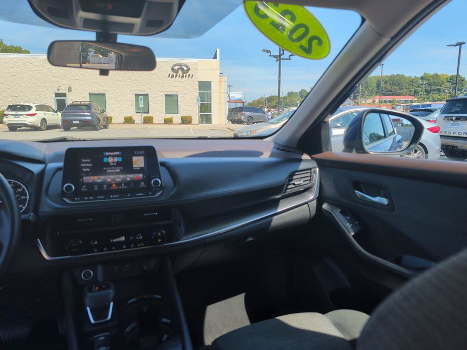 Used 2023 Nissan Rogue SV FWD image 10