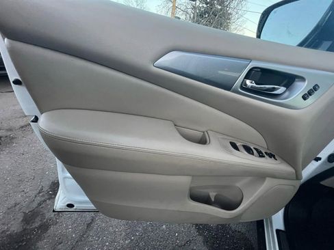 Used 2017 Nissan Pathfinder SL image 23