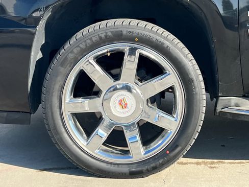 Used 2014 Cadillac Escalade Luxury image 26