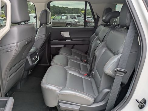 Used 2025 Ford Expedition Active AWD/4WD image 11