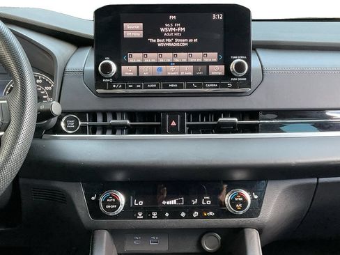 Used 2023 Mitsubishi Outlander SE FWD image 12
