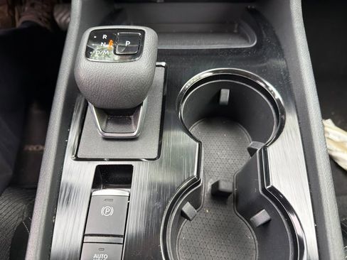 Used 2025 Nissan Rogue SV AWD/4WD image 27