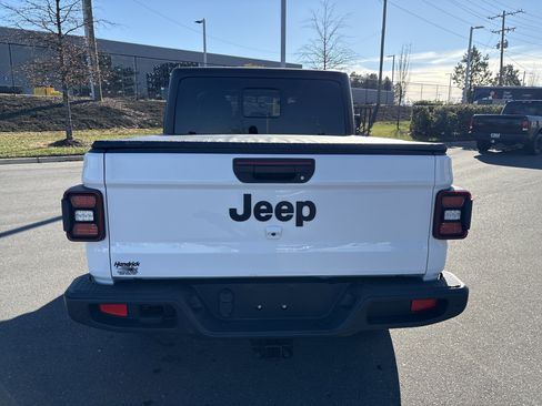 Certified 2022 Jeep Gladiator Sport image 8