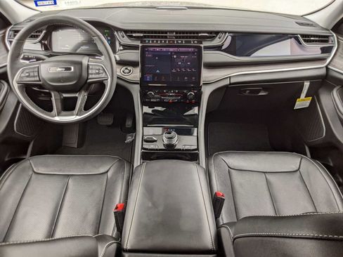 Used 2022 Jeep Grand Cherokee Limited 4xe w/ Luxury Tech Group II AWD/4WD image 11