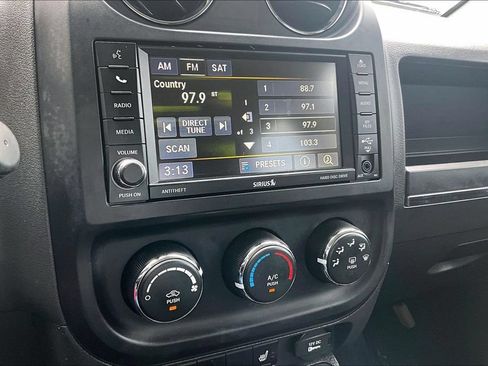 Used 2013 Jeep Compass Latitude AWD/4WD image 13