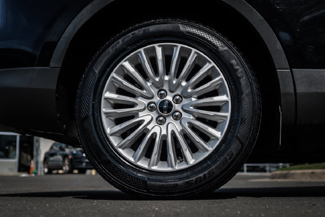 Used 2019 Lincoln Nautilus Premier AWD/4WD image 7