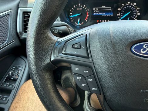 Used 2020 Ford Edge SE FWD image 27