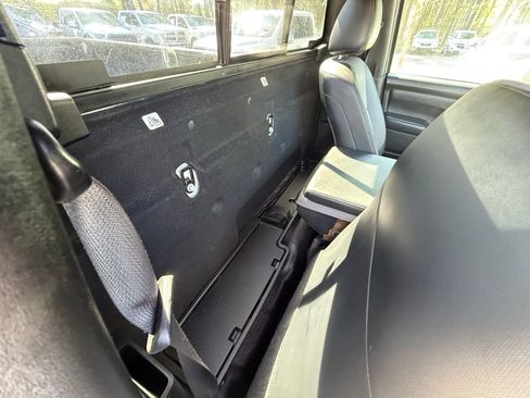 Used 2017 Nissan Titan S image 24