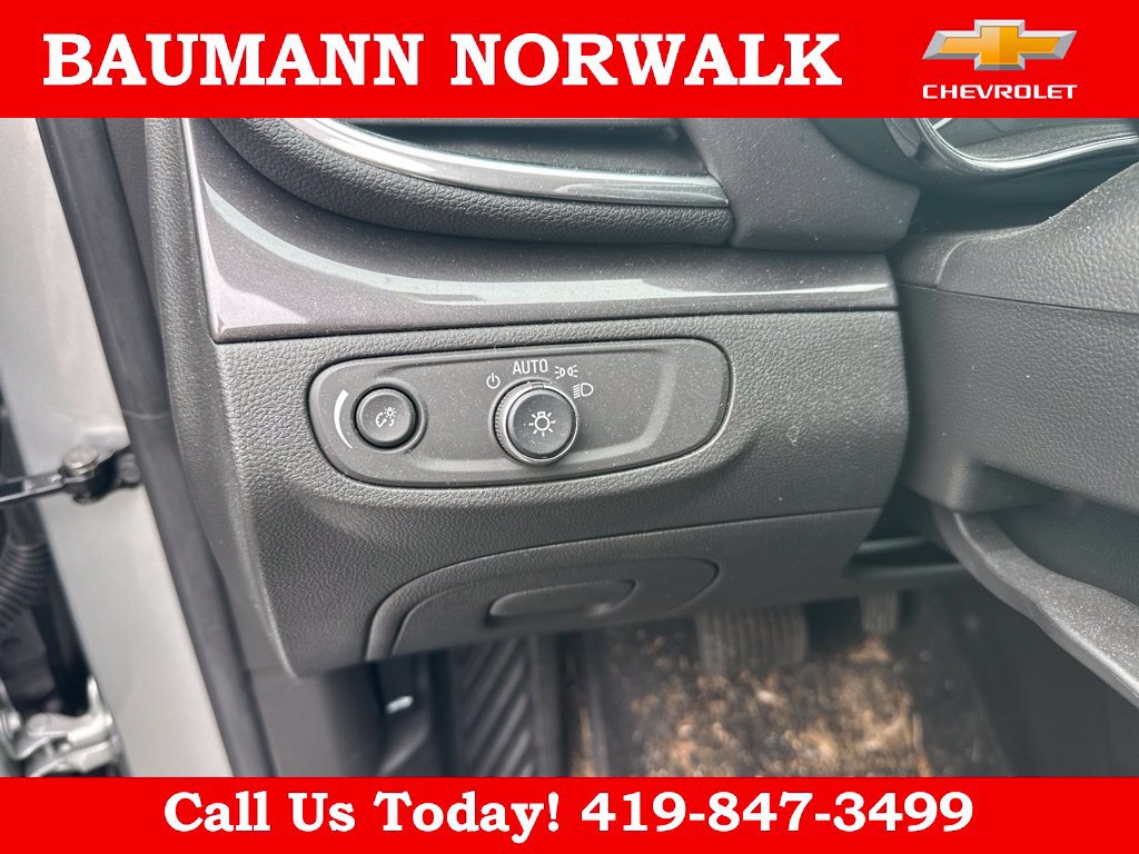 Used 2022 Buick Encore Preferred AWD/4WD image 12