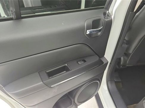 Used 2014 Jeep Patriot Limited image 20