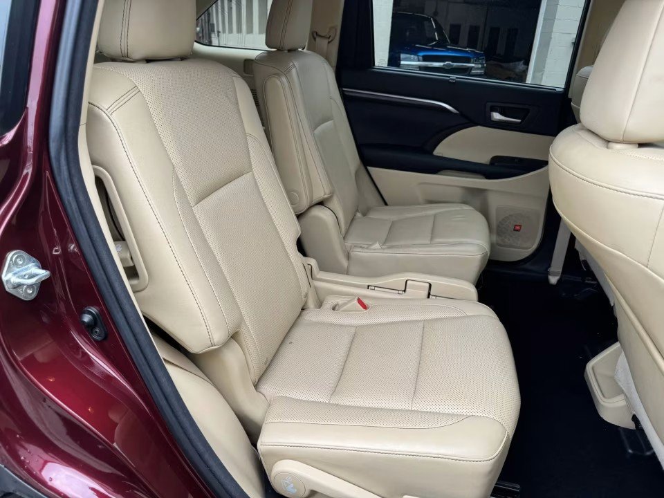 Used 2015 Toyota Highlander Limited Platinum AWD/4WD image 17