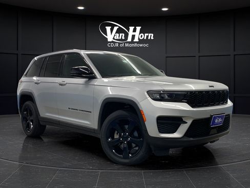 Used 2023 Jeep Grand Cherokee Altitude AWD/4WD image 1