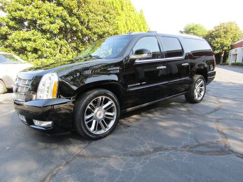 Used 2013 Cadillac Escalade ESV Premium image 2