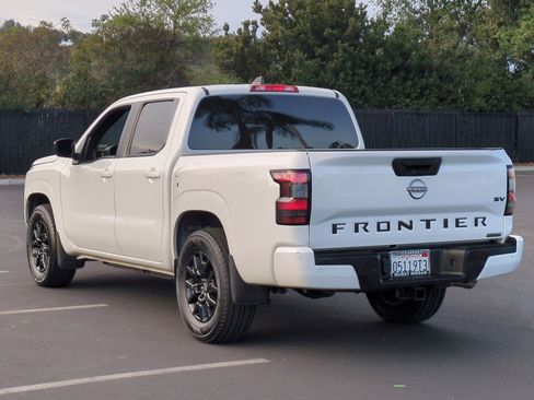 Used 2023 Nissan Frontier SV w/ Midnight Edition Package image 7