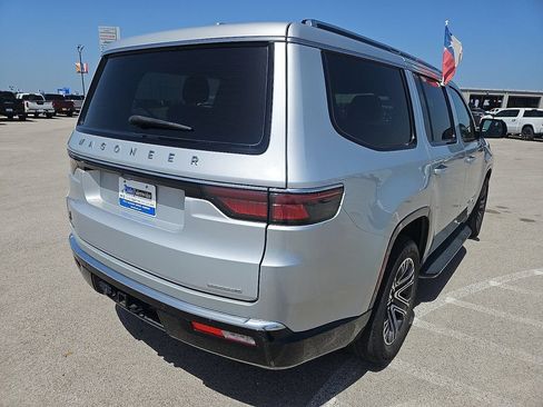 Used 2023 Jeep Wagoneer Series II AWD/4WD image 7