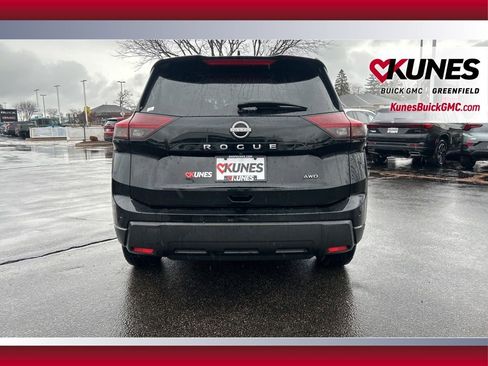 Used 2024 Nissan Rogue S image 8