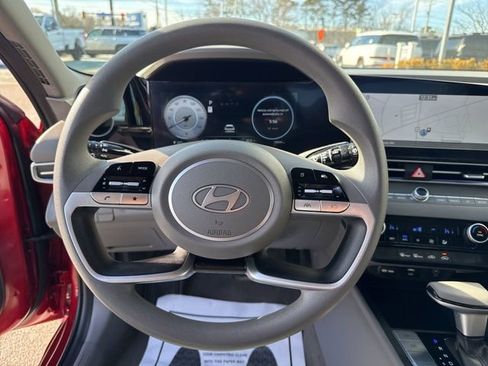 Certified 2024 Hyundai Elantra SEL image 27