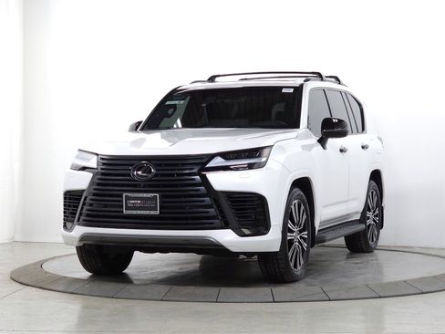 Used 2024 Lexus LX 600 4WD w/ Appearance Package image 3