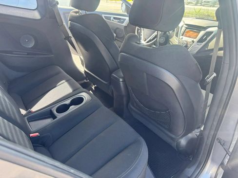 Used 2015 Hyundai Veloster FWD image 9