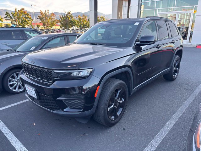 Used 2022 Jeep Grand Cherokee Altitude AWD/4WD image 5