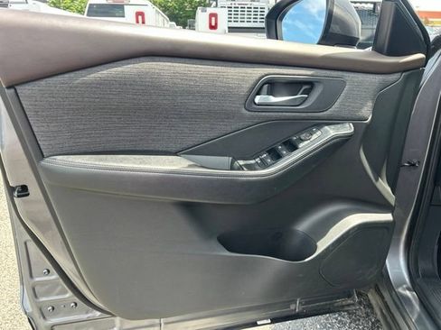 Used 2023 Nissan Rogue SV FWD image 11