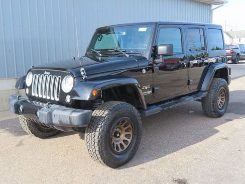 Used 2018 Jeep Wrangler Unlimited Sahara w/ Max Tow Package AWD/4WD image 6