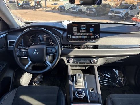 Used 2024 Mitsubishi Outlander SE Black Edition image 27
