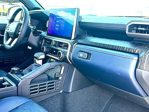Used 2026 Toyota 4Runner Platinum AWD/4WD image 25