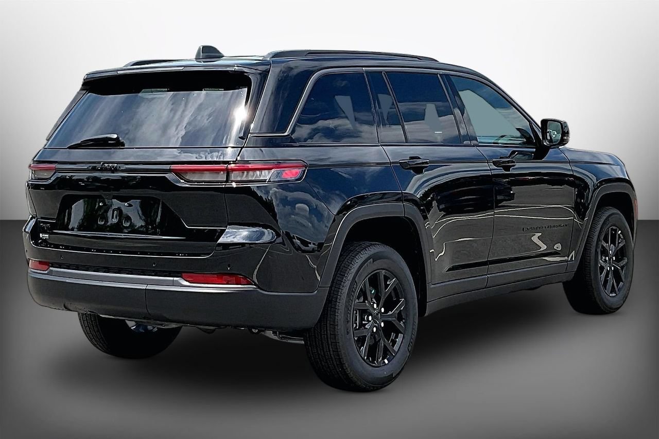 New 2026 Jeep Grand Cherokee Altitude AWD/4WD image 8